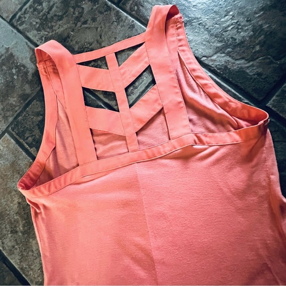 ⭐️BOGO FREE⭐️ Cute Tank with cutout back - Picture 6 of 9